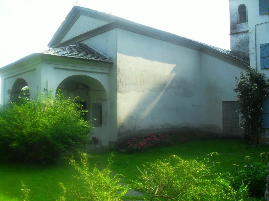 B&B Il Gatto Nero Castelveccana Exterior photo
