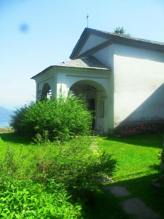 B&B Il Gatto Nero Castelveccana Exterior photo